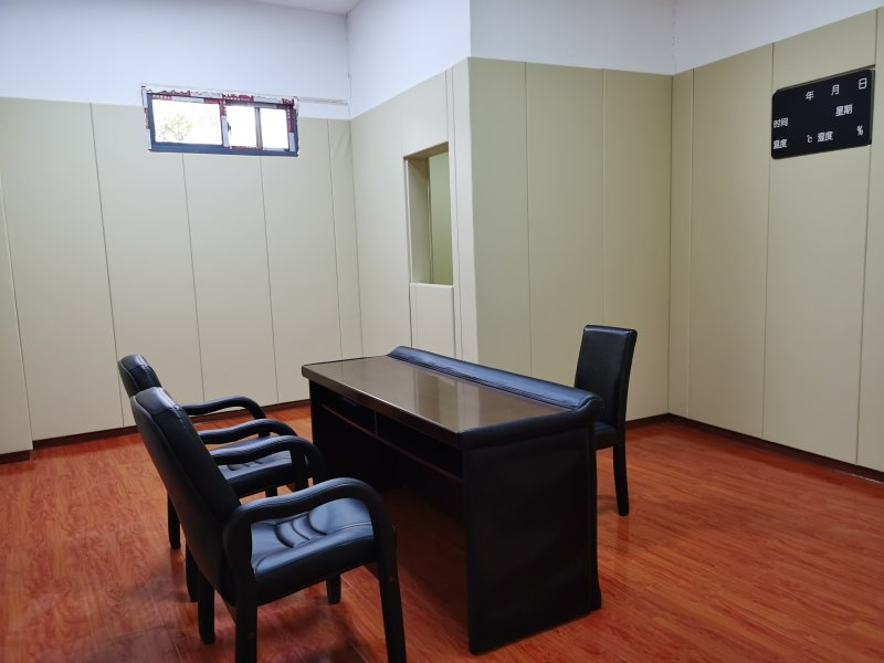 辦案區(qū)防撞軟包材料裝修特點